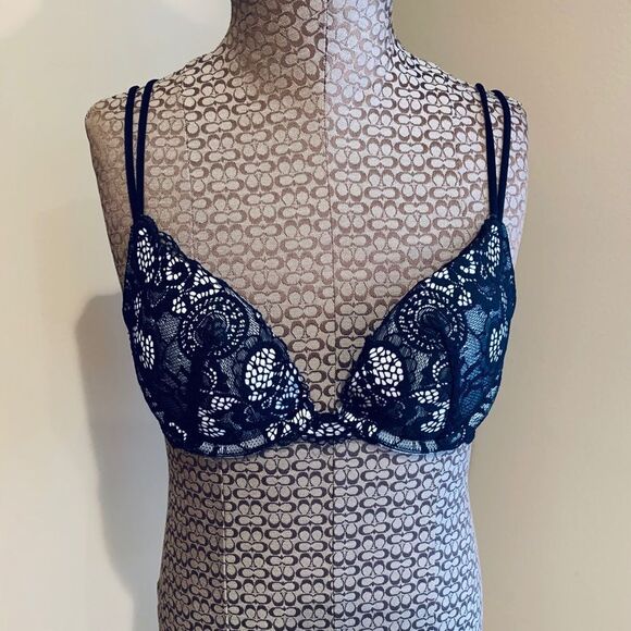 Victoria Secret Bra Lacy, Black - Picture 1 of 8